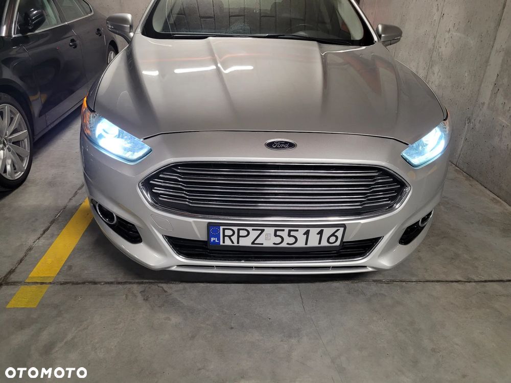 Ford Fusion - 30