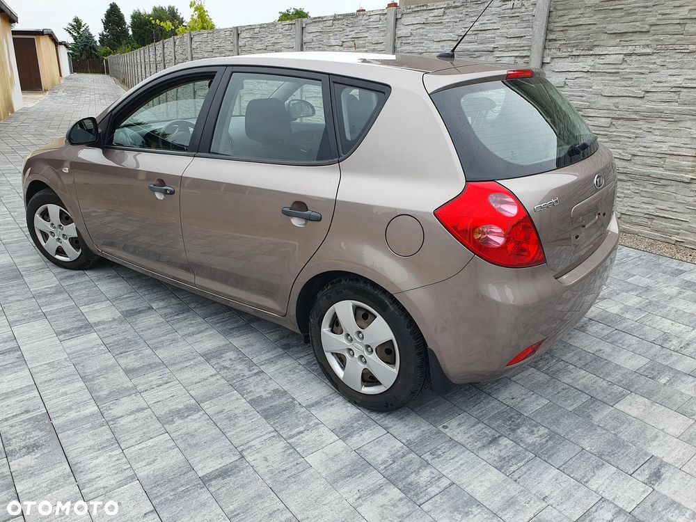 Kia Ceed - 4