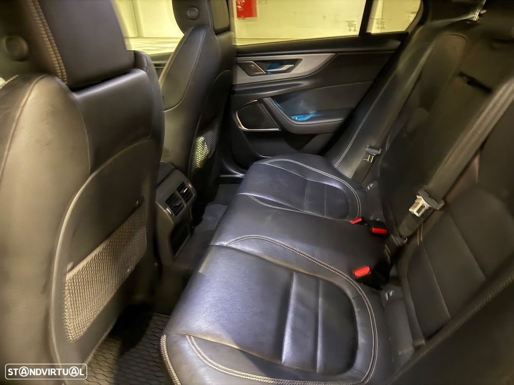 Jaguar XE 2.0 D200 R-Dynamic Black - 14