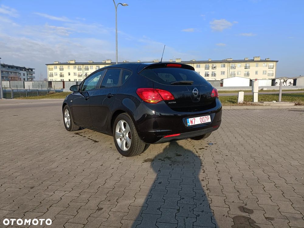 Opel Astra 1.6 Design Edition - 3