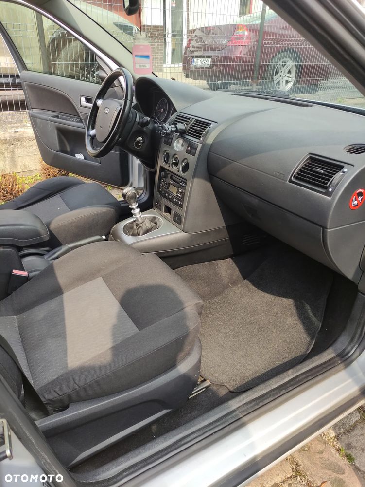 Ford Mondeo 1.8 Ambiente - 16