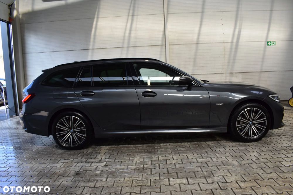 BMW Seria 3 330e M Sport - 5