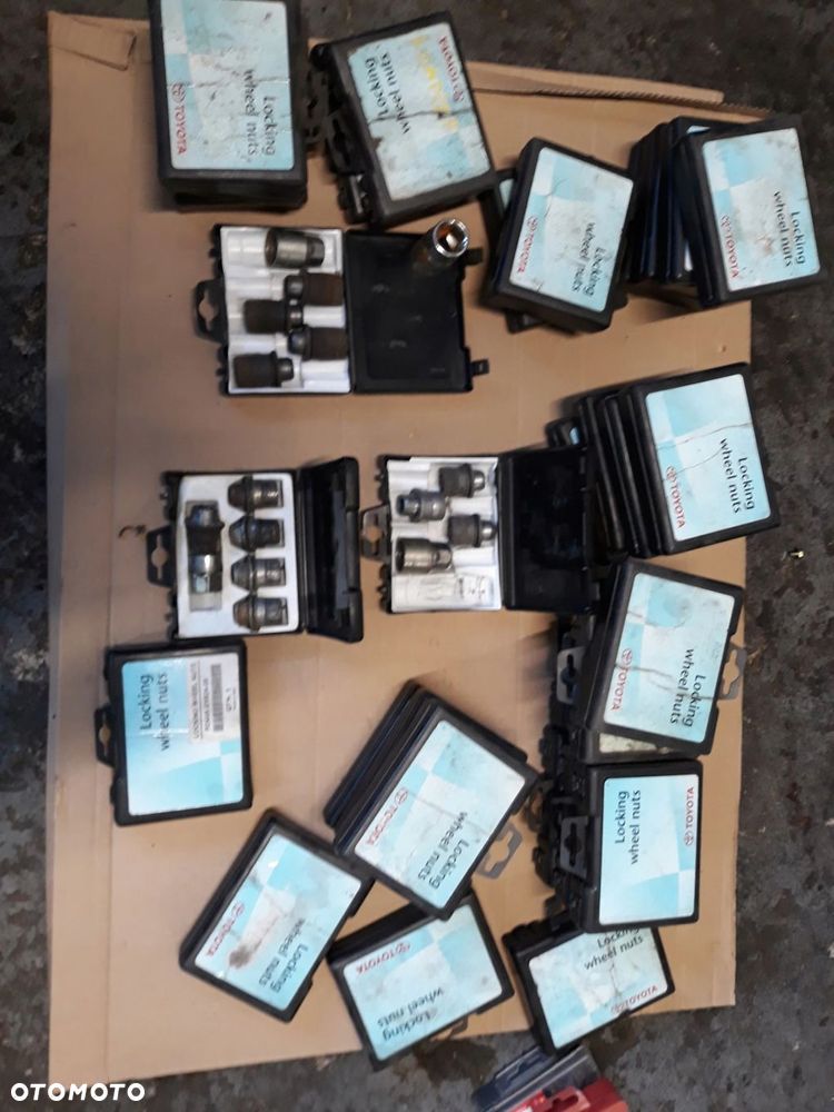 nakrętka zabezpieczenie kół Toyota Land Cruiser - 1