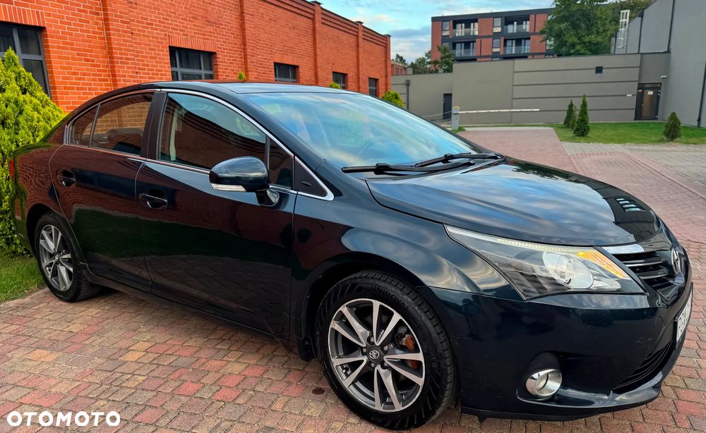 Toyota Avensis 1.6 Premium - 23
