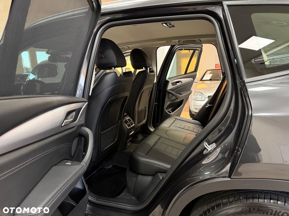 BMW X3 xDrive30e Luxury Line - 32