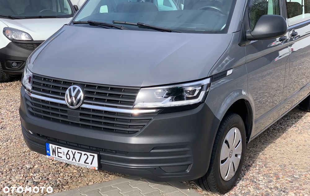 Volkswagen TRANSPORTER MOCNY T6 SILNIK DNA 2.0TDI MOC 150KM DSG7 SKRZYNIA AUTOMAT Ilość miejsc 9 osobowy ZABUDOWA KOMBI VAN MINIBUS SPECJALNA CARAVELLE Lampy Bi-LED Kamera  Radar 2x boczne drzwi przesuwne! Aktywny tempomat, Asystent pasa, System zmiany pasa, Podgrzewane fotele, Dwustrefowa Klimatyzacja i ogrzewanie! Fabryczne oryginał WEBASTO 5kW THERMO COMFORT SE Szybkie nagrzewanie silnika zimą! - 26