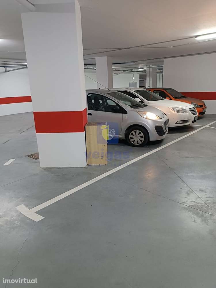 PARQUEAMENTO NO CENTRO DAS CALDAS DA RAINHA - Grande imagem: 5/11