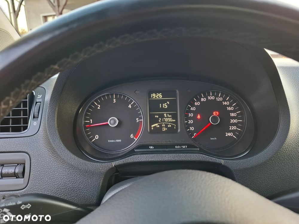 Volkswagen Polo 1.6 TDI MATCH - 30
