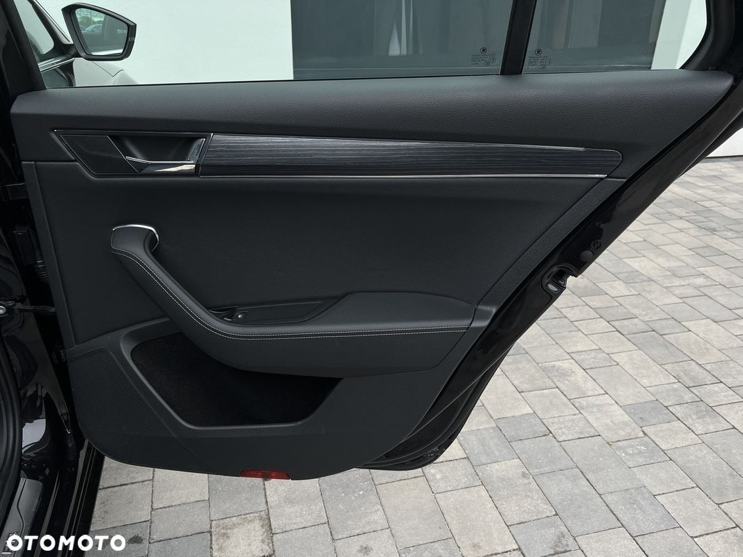 Skoda Superb 2.0 TDI DSG Active - 31