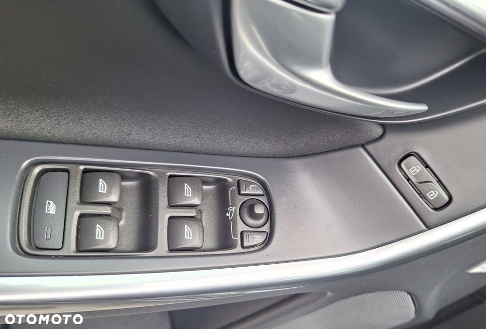 Volvo XC 60 D4 Geartronic Momentum - 21