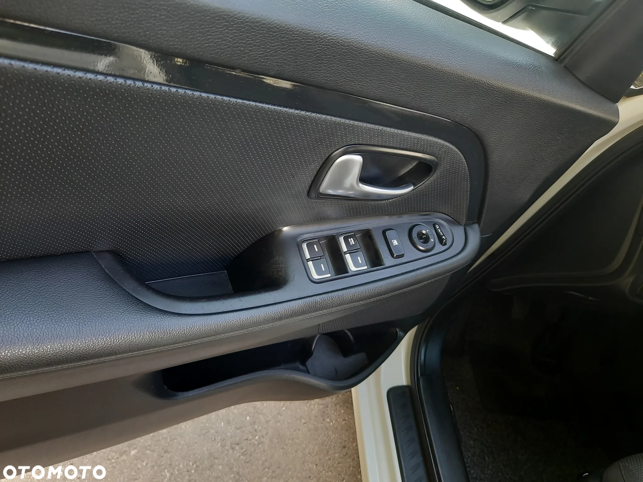 Kia Carens 1.7 CRDi M EU6 - 20