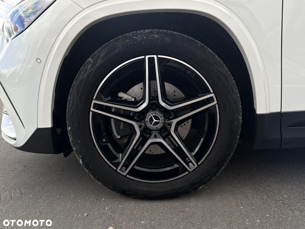 Mercedes-Benz GLA - 24