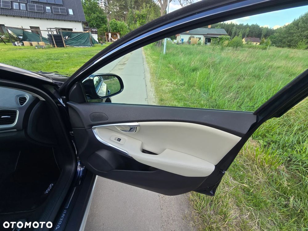 Volvo V40 D4 Geartronic Summum - 25