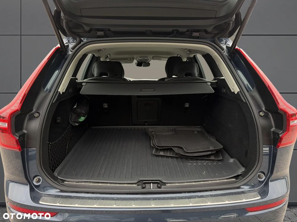 Volvo XC 60 B4 D AWD Plus Bright - 25
