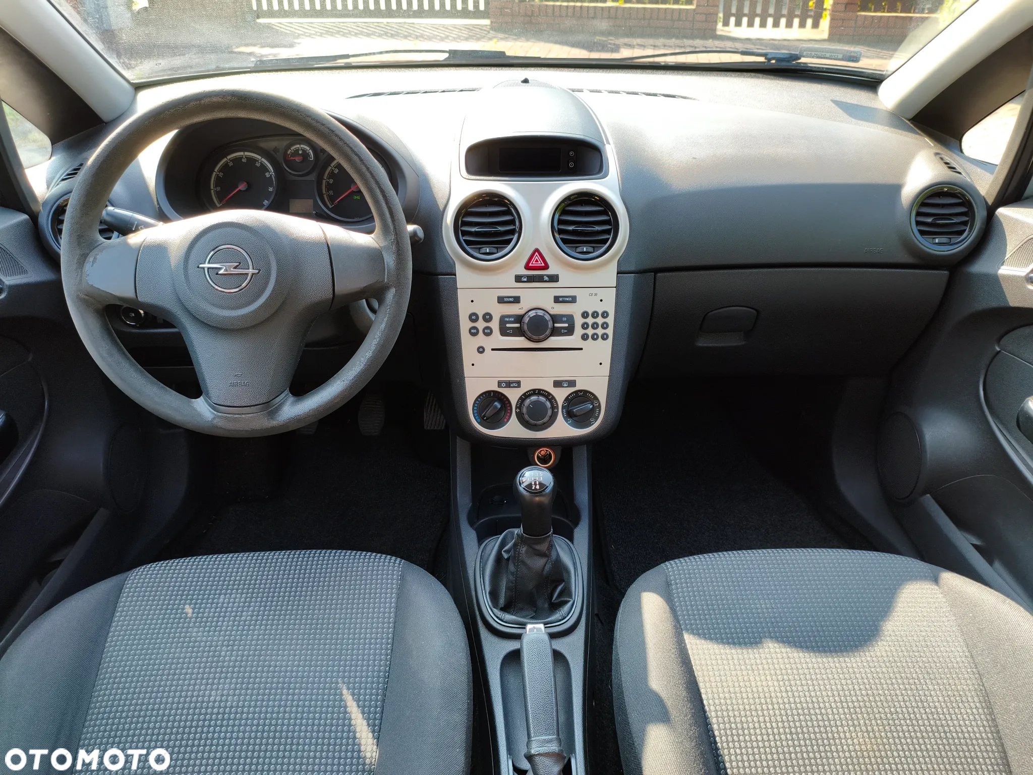 Opel Corsa 1.2 16V Essentia - 11