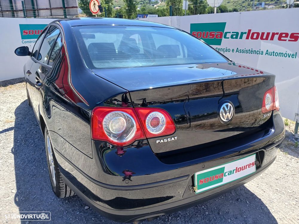 VW Passat 2.0 TDI Trendline - 12