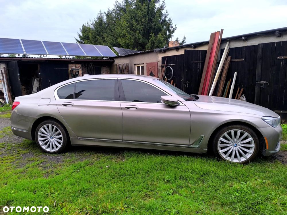 BMW Seria 7 740Li - 1