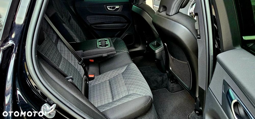 Volvo XC 60 B4 D Momentum Pro - 16