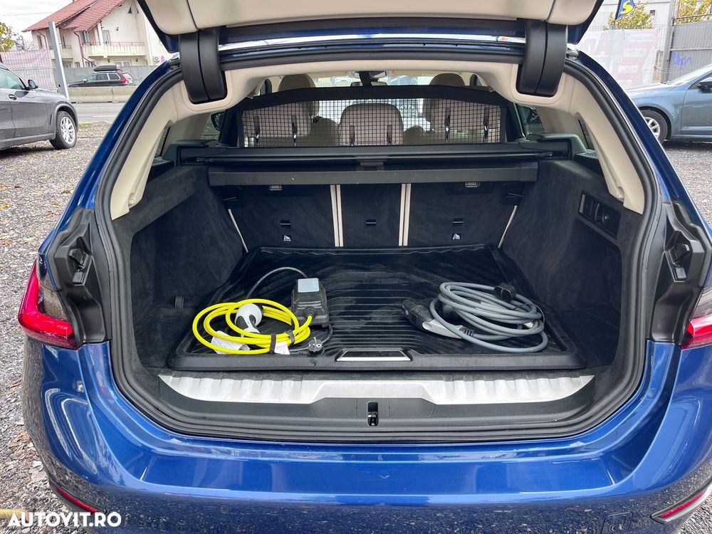 BMW Seria 3 330e Aut. Luxury Line - 19