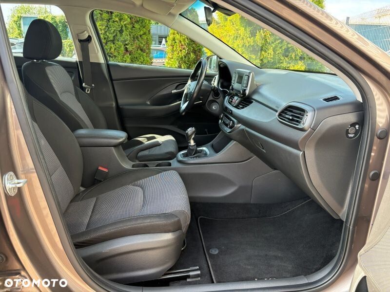 Hyundai i30 1.5 DPI Classic + - 9