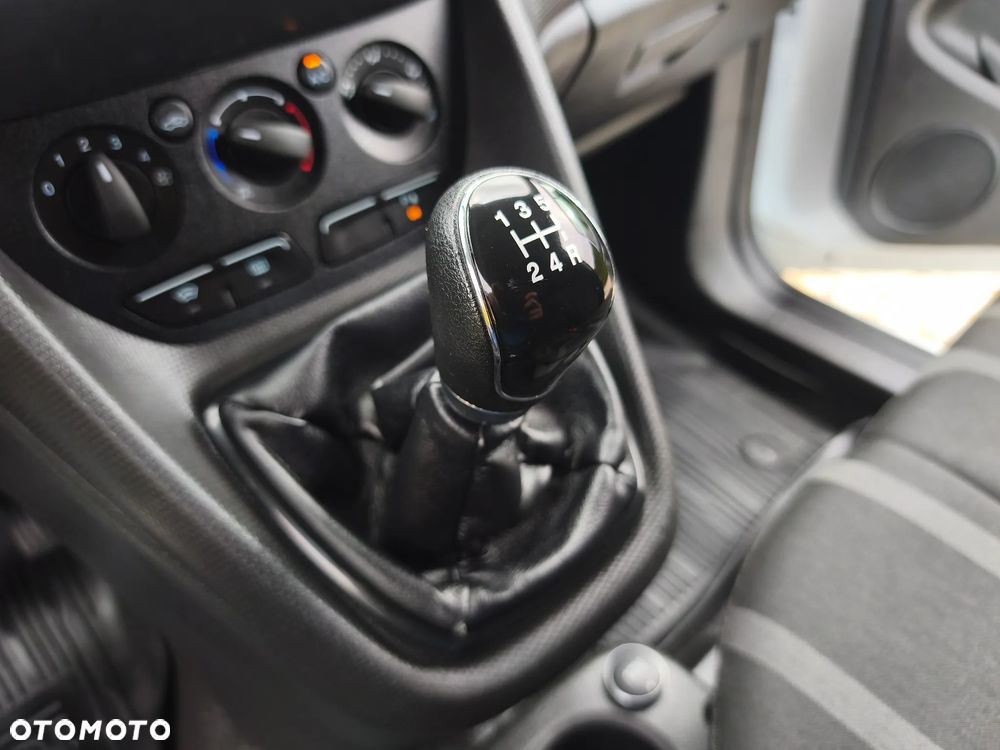 Ford Transit Connect - 34