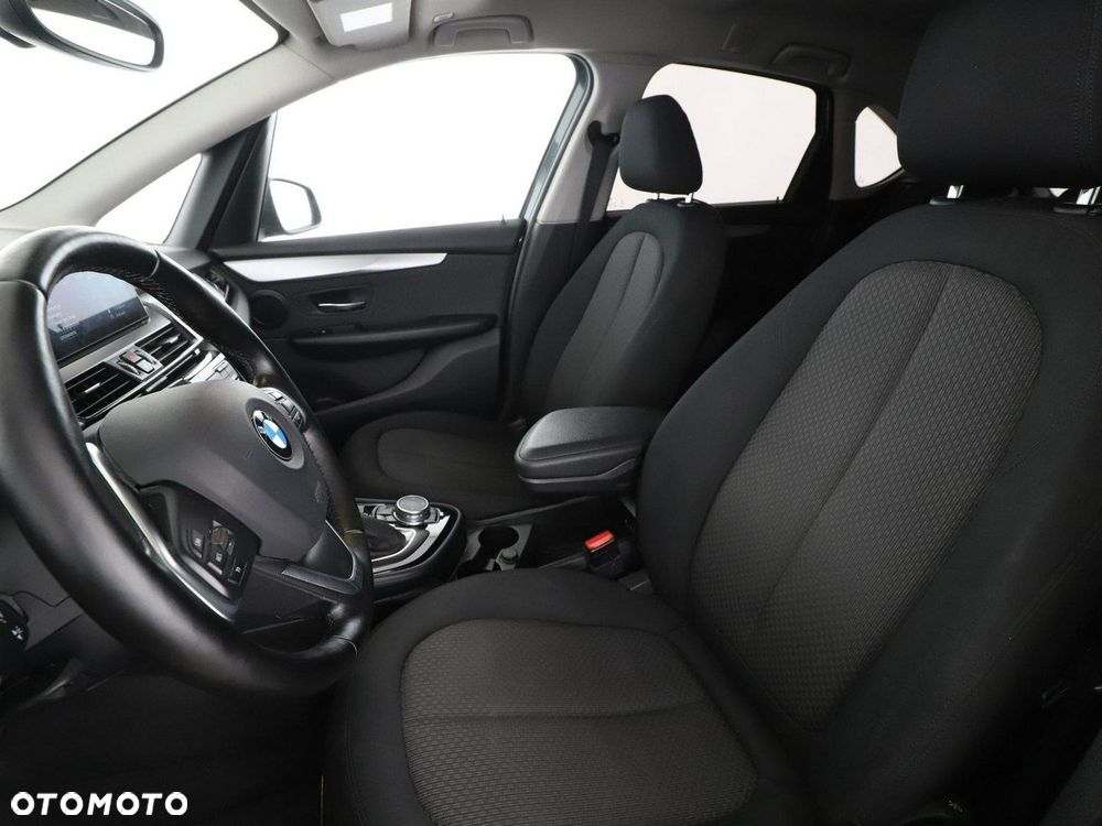 BMW Seria 2 220d xDrive - 14