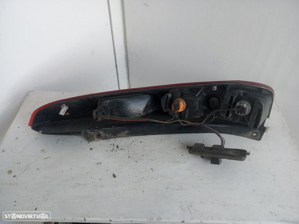 FAROLIM TRASEIRO ESQUERDO FORD FIESTA V 2006 -6S61-13405-AG - 1