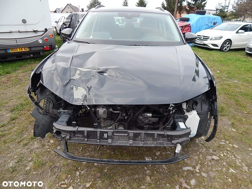 Volkswagen T-Roc - 4