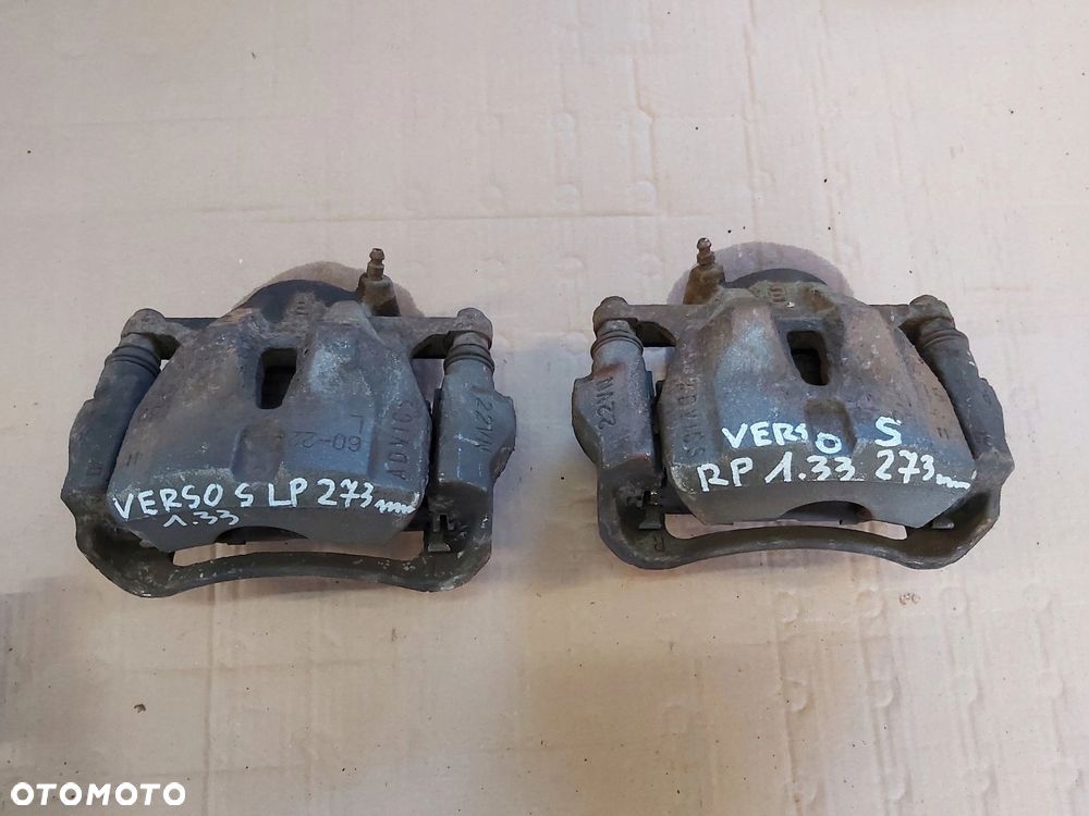 Toyota VERSO S zacisk jarzmo przód LEWY 1,33 - 1