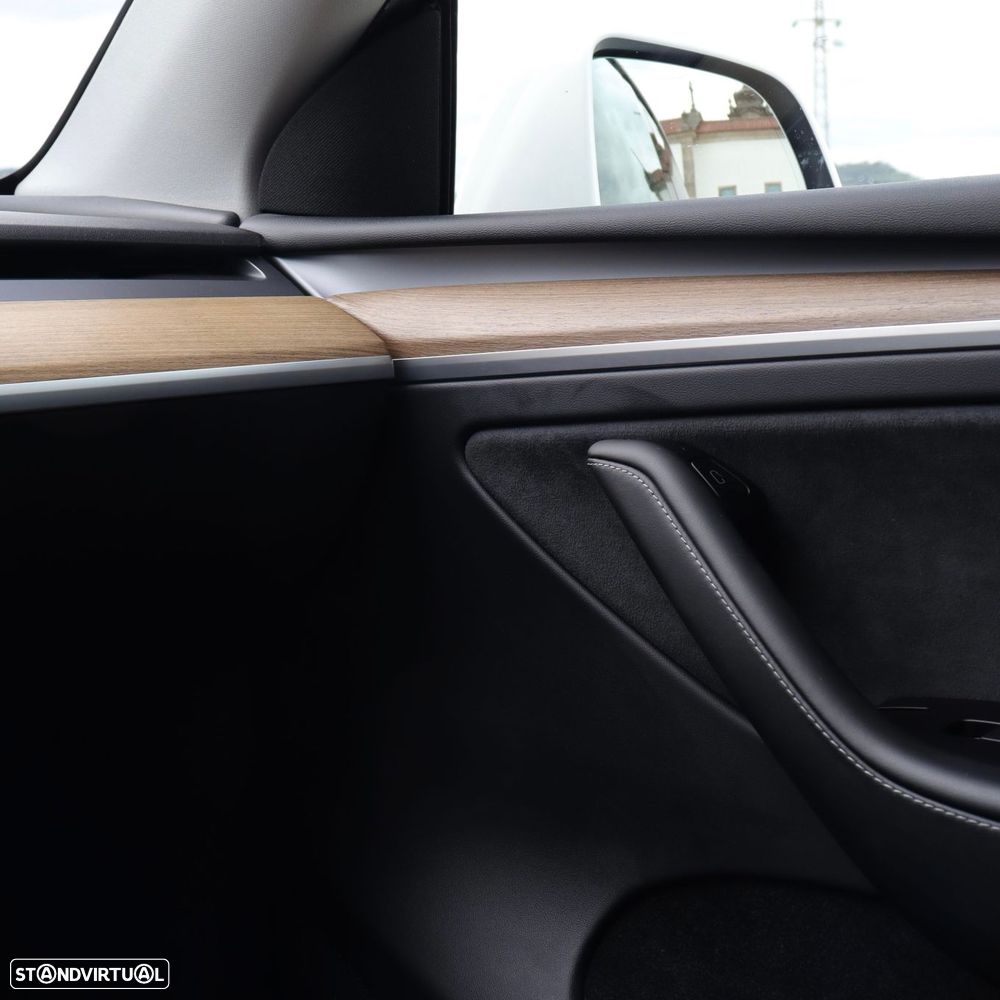 Tesla Model Y Long Range Dual Motor AWD - 22