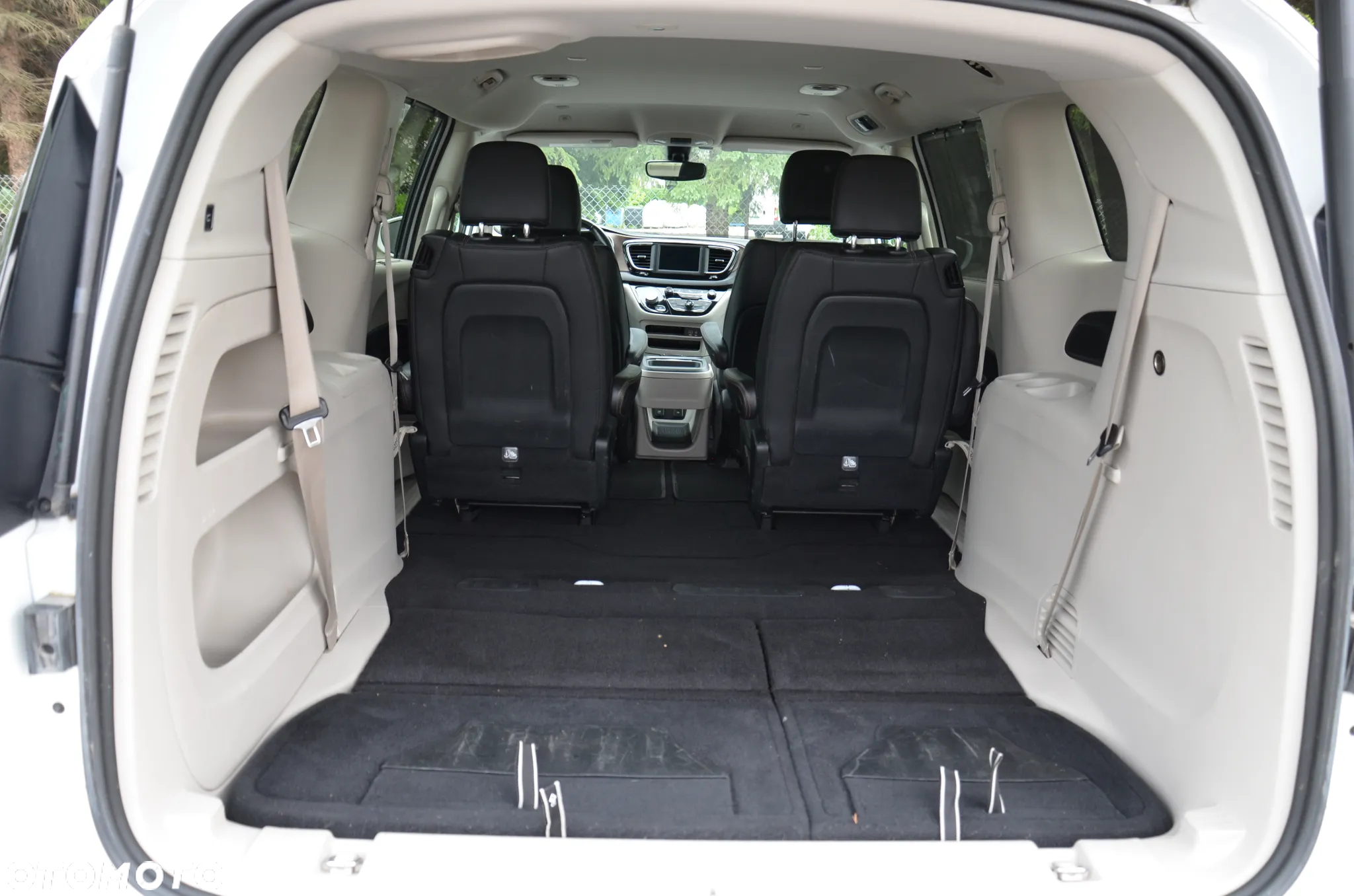 Chrysler Pacifica - 19