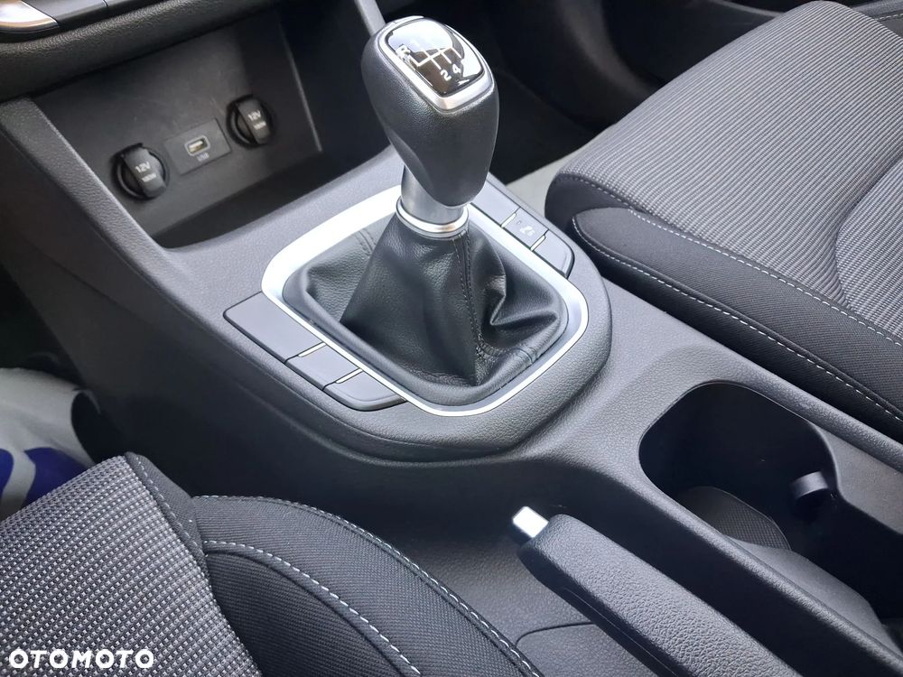 Hyundai i30 1.5 DPI Classic + - 7