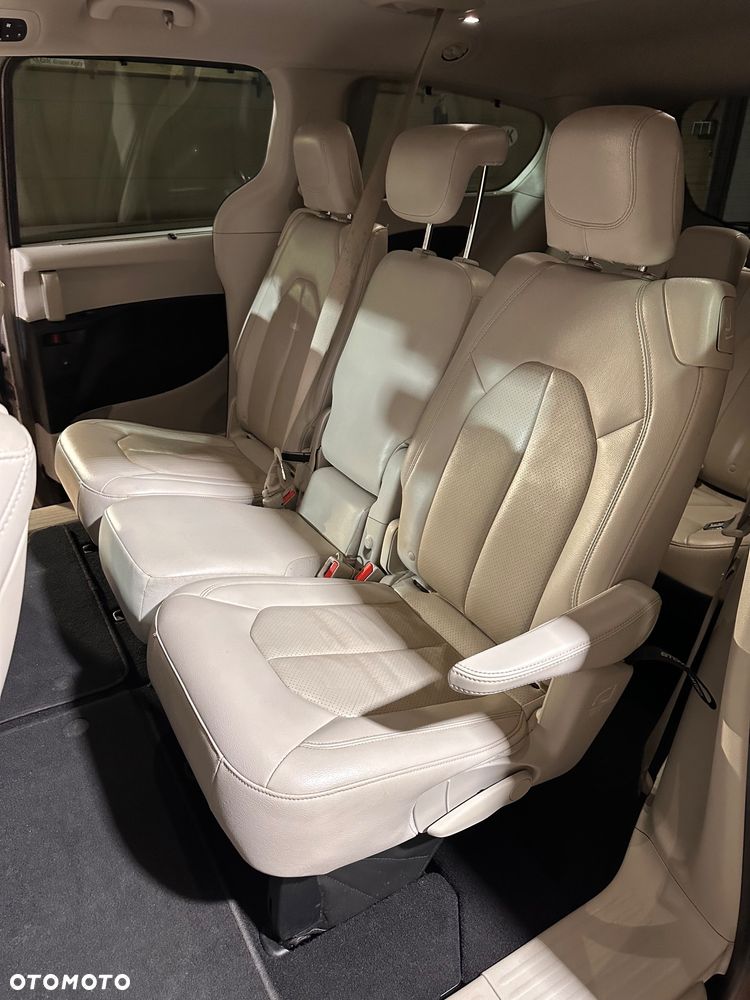 Chrysler Pacifica - 4