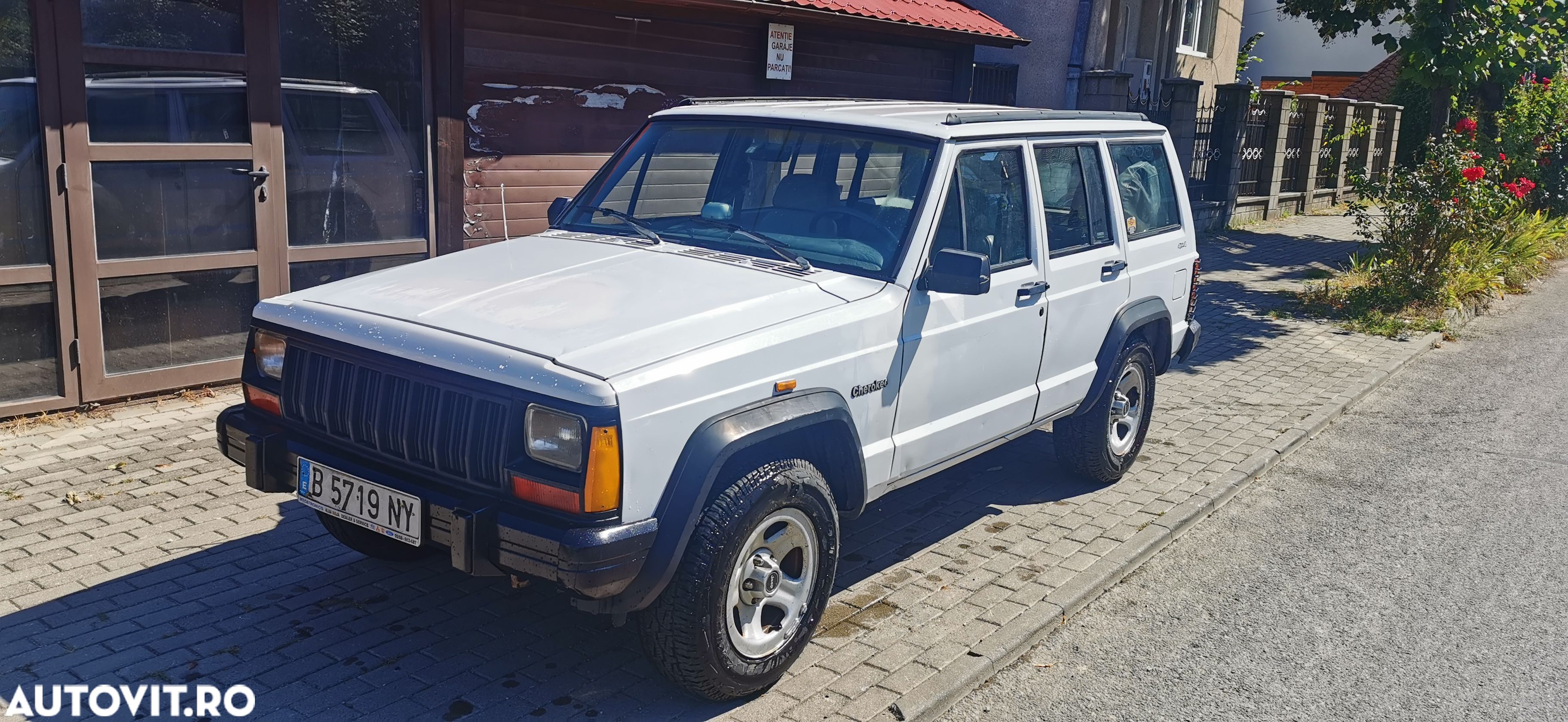 Jeep Cherokee - 1