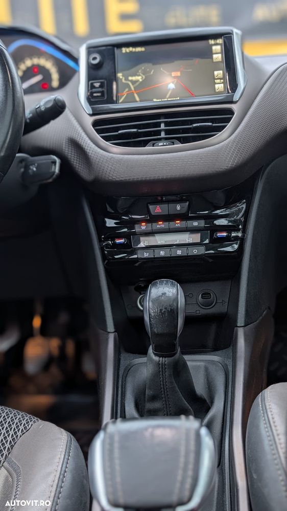 Peugeot 2008 PureTech 82 Allure - 14