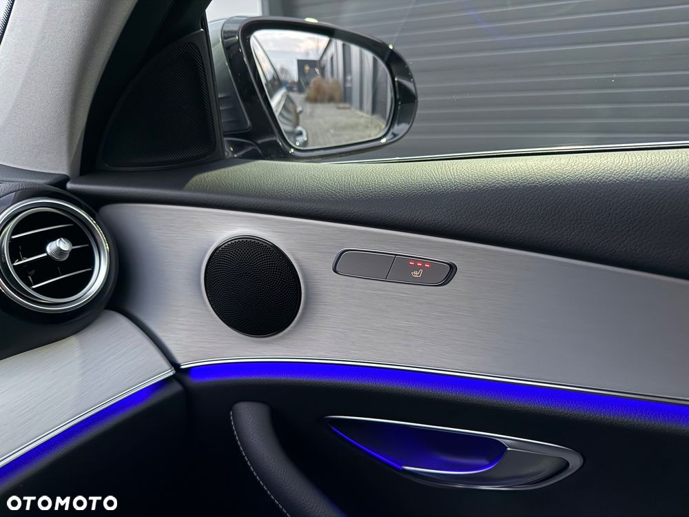 Mercedes-Benz Klasa E 220 d 4Matic 9G-TRONIC AMG Line - 35