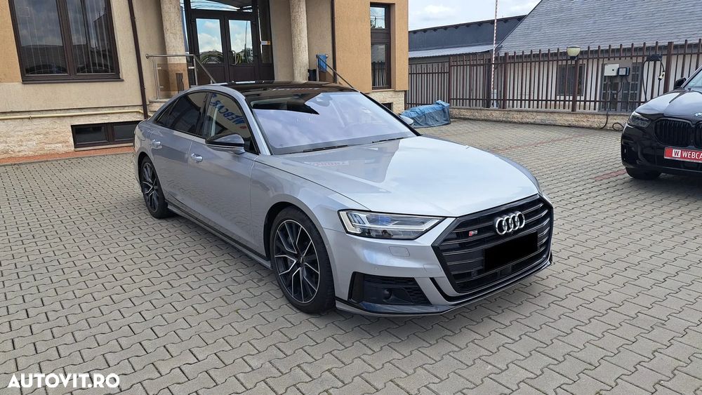 Audi S8 - 2