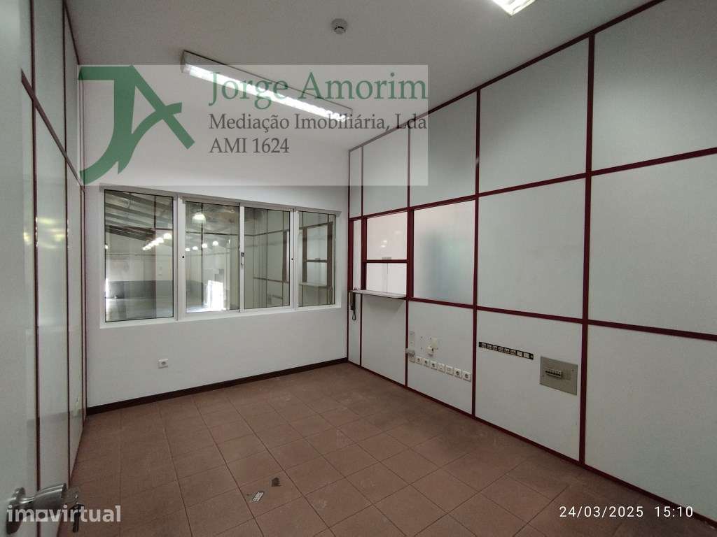 Armazém 854 m2 - com showroom. 2 entradas - METRO a 300 mt. - Grande imagem: 2/2
