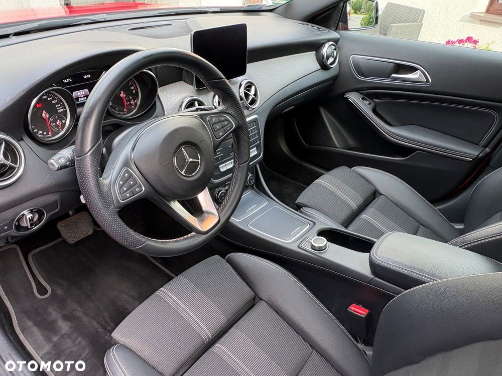 Mercedes-Benz GLA 200 7G-DCT Urban - 4