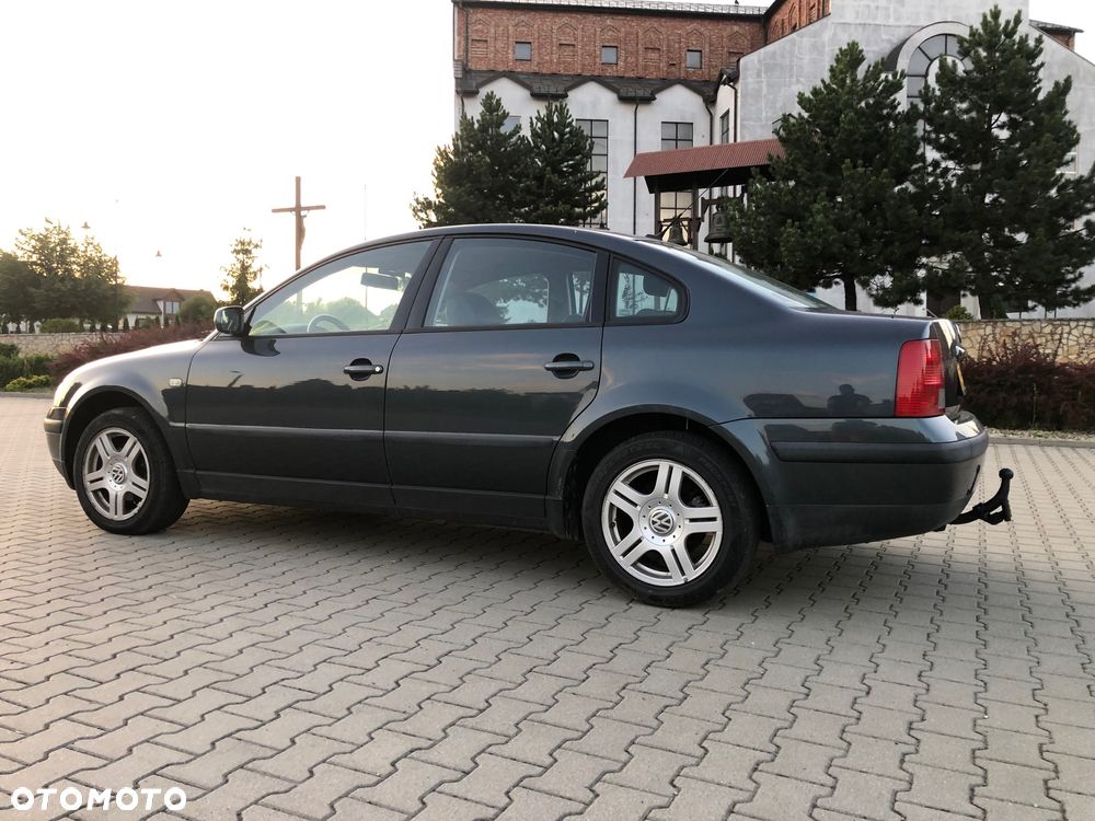 Volkswagen Passat 2.3 V5 Highline - 5