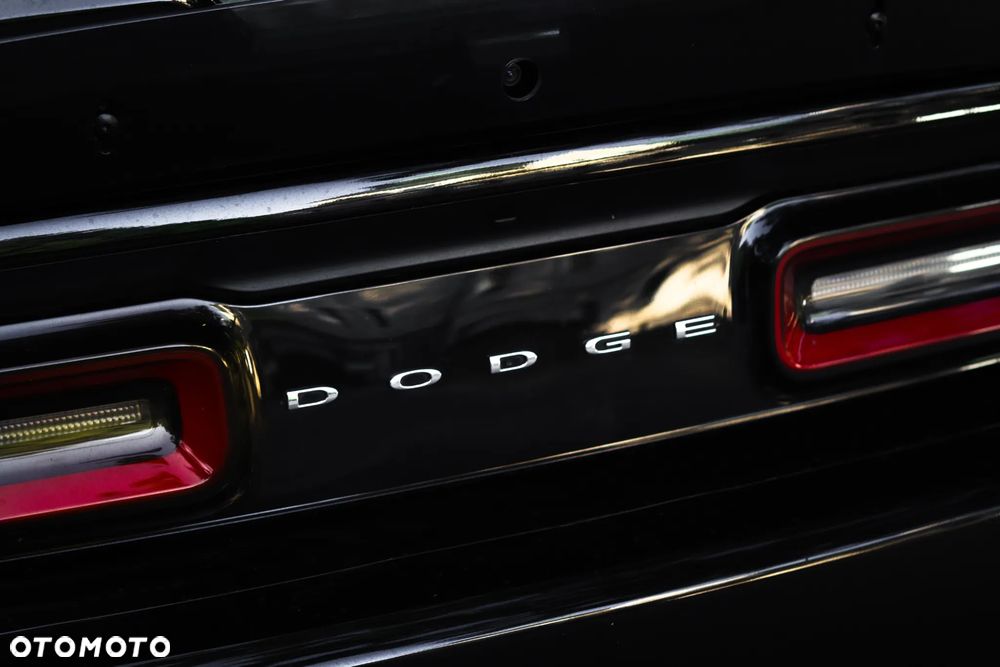 Dodge Challenger - 11