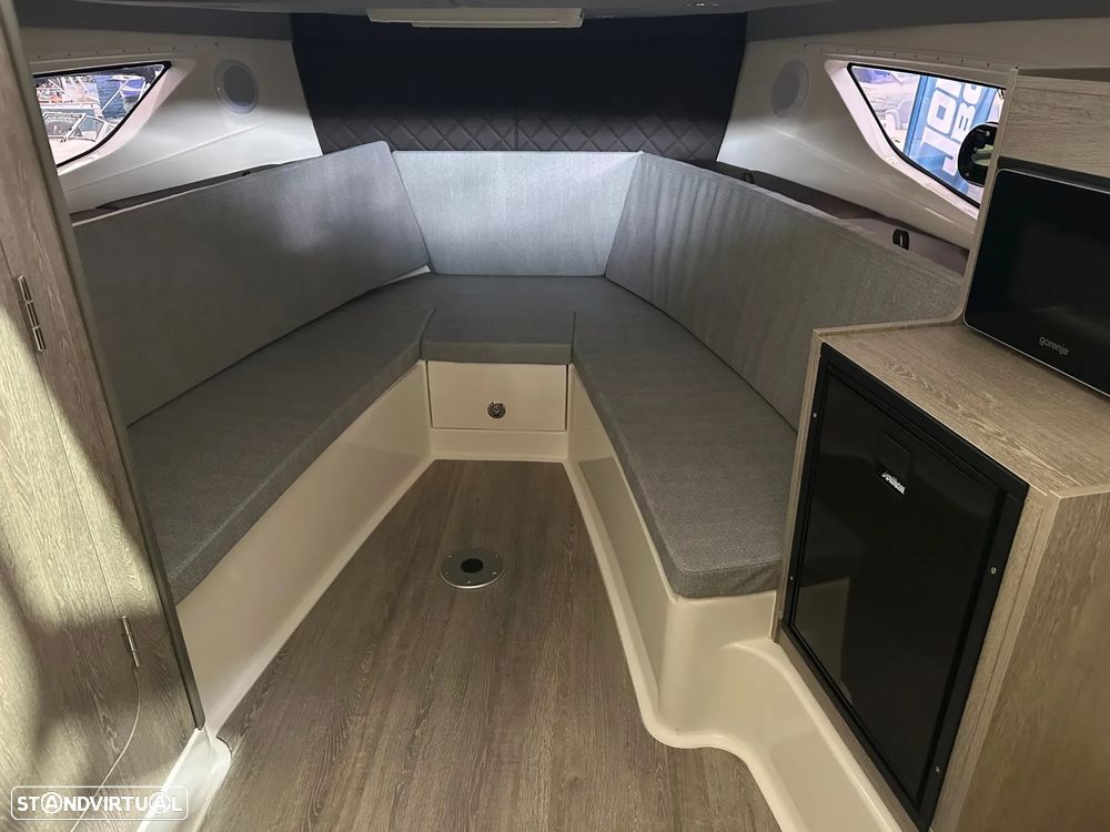 Quicksilver Activ 875 Sundeck - 40