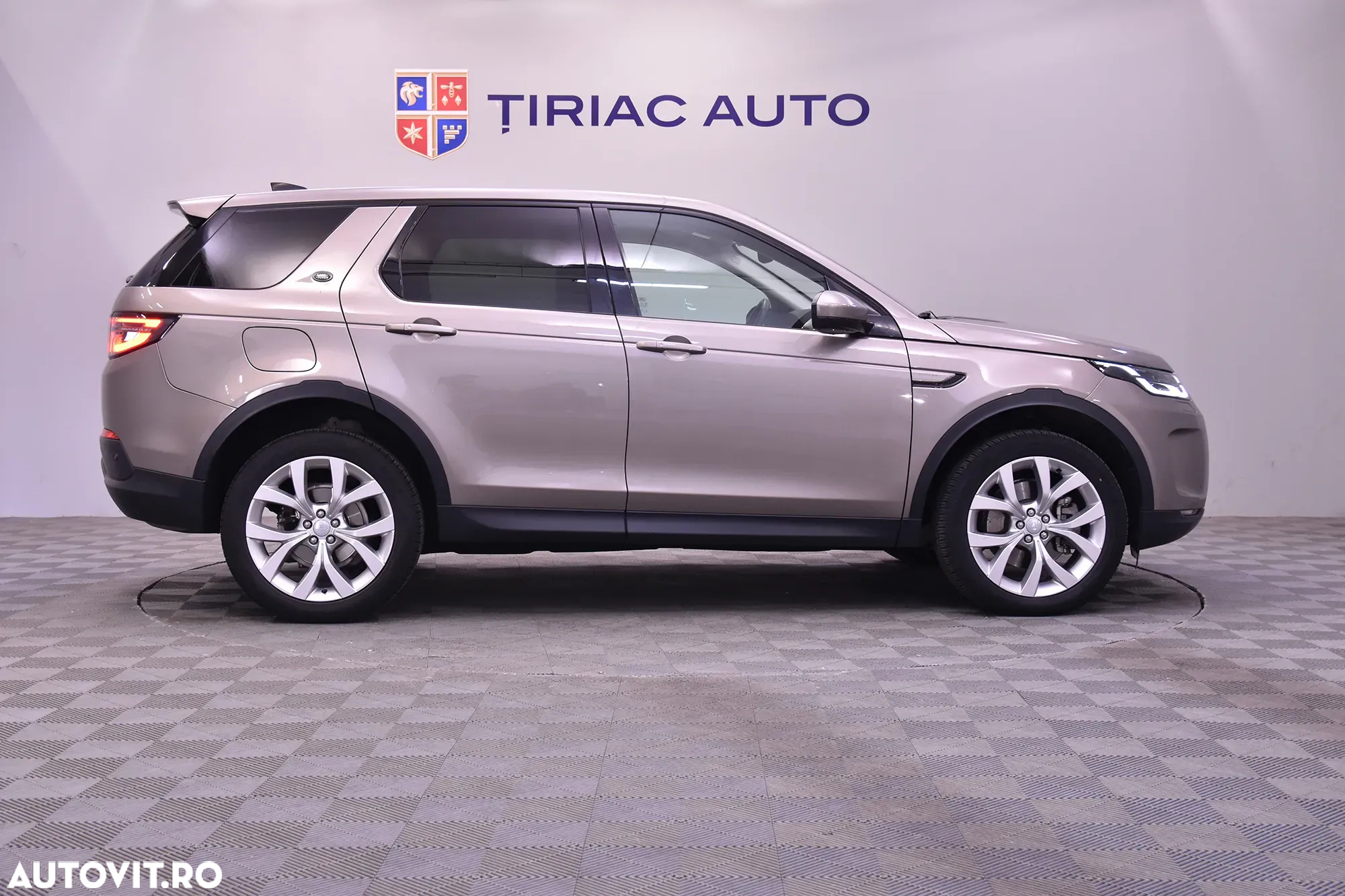 Land Rover Discovery Sport - 6