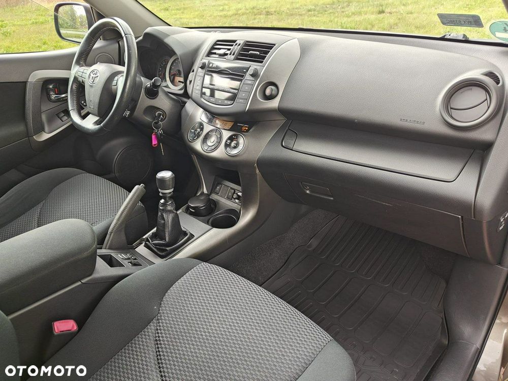 Toyota RAV4 - 12