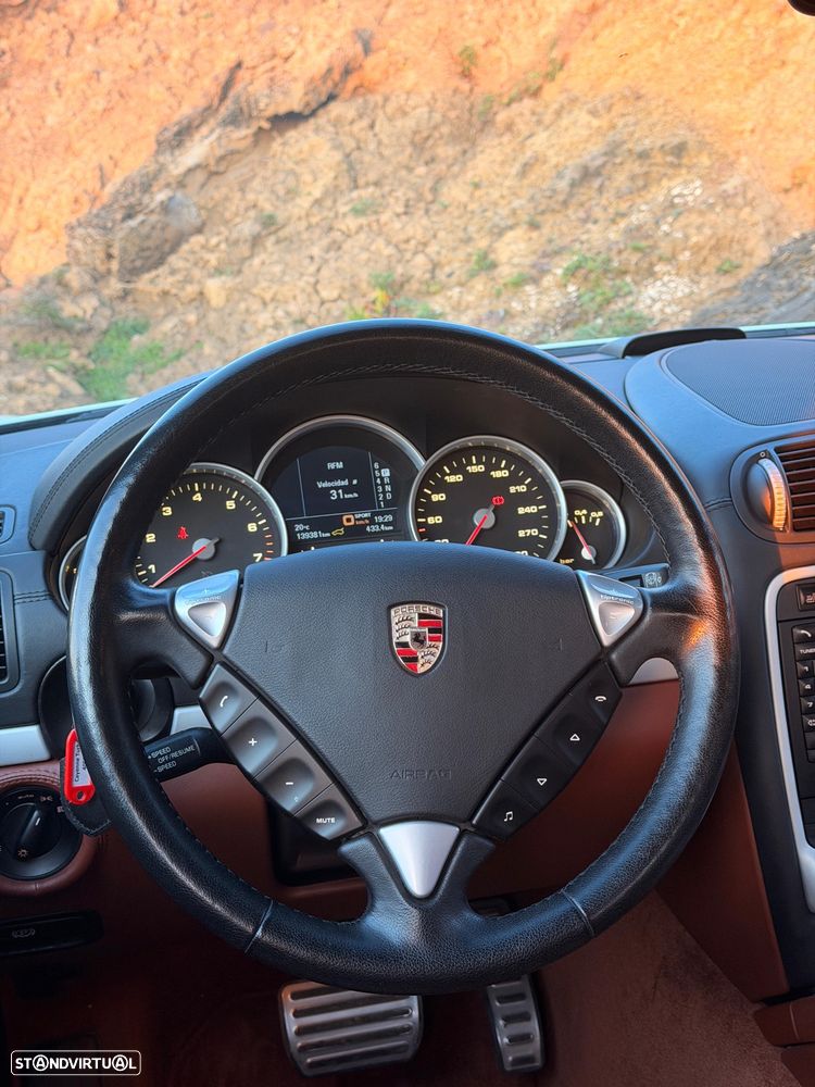 Porsche Cayenne Turbo - 44