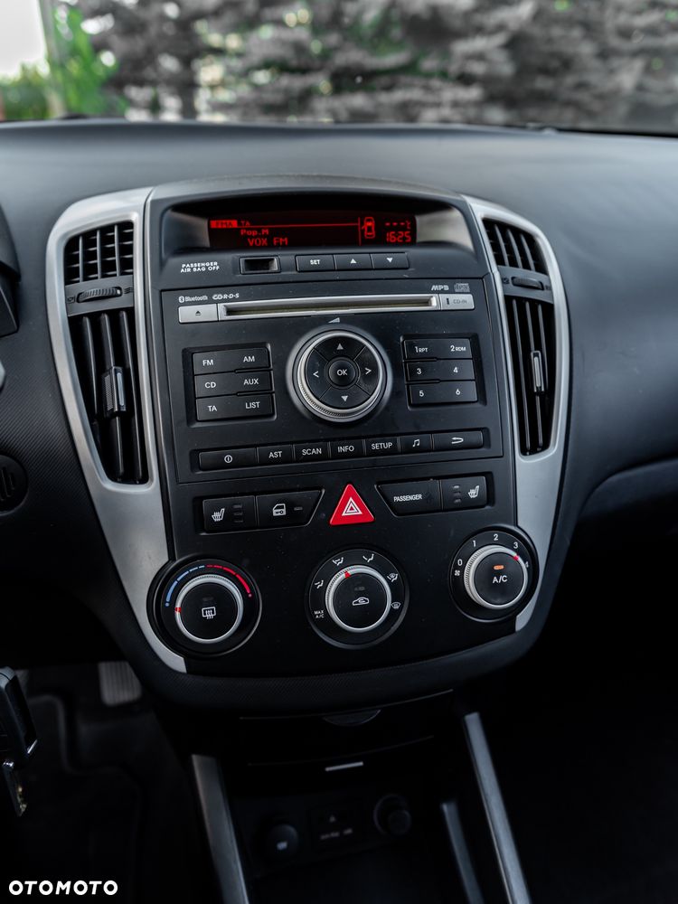 Kia Ceed - 35