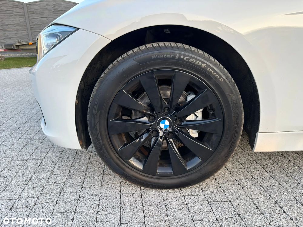 BMW Seria 3 318d DPF Edition Sport - 16