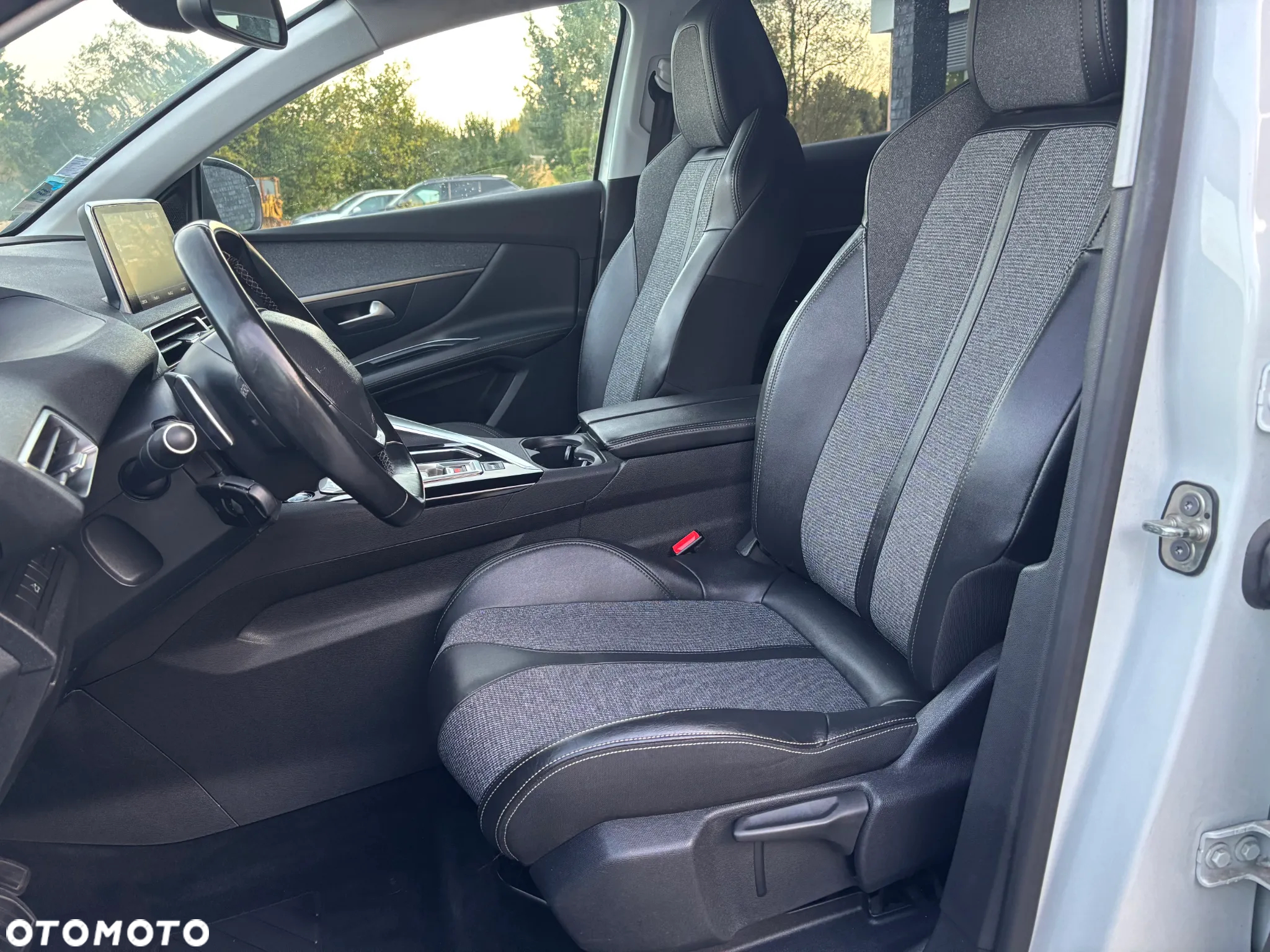 Peugeot 3008 BlueHDi 130 Stop & Start EAT8 Allure Business-Paket - 7