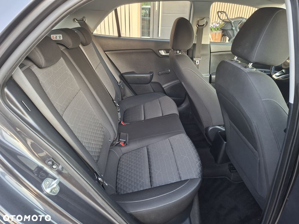 Kia Rio - 11