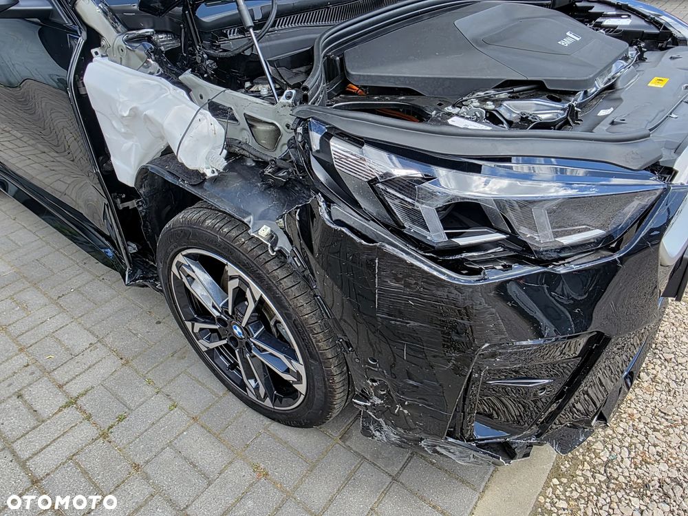 BMW iX2 eDrive20 66.5kWh M Sport - 8